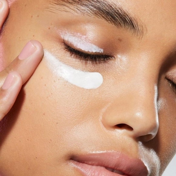 GLAMGLOW | BRIGHTEYES Illuminating Anti-Fatigue Eye Cream - Picture 10 of 12